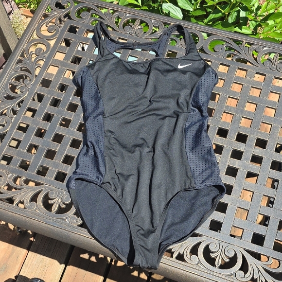 Nike Women's Black Mesh One-Piece Swimsuit - Picture 1 of 3